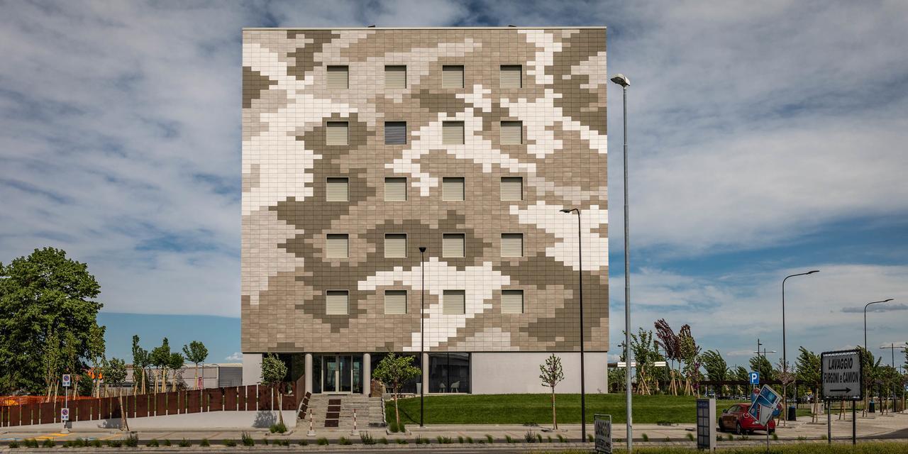 Hotel The Cube Fidenza Exterior foto