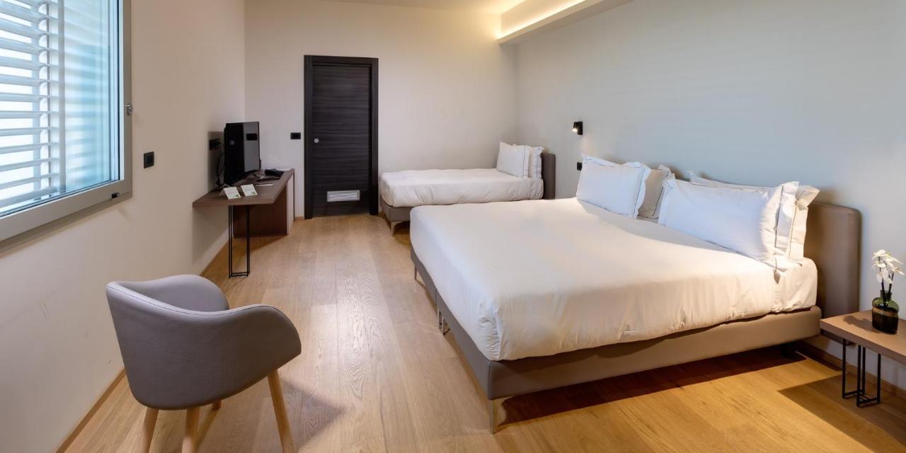 Hotel The Cube Fidenza Exterior foto